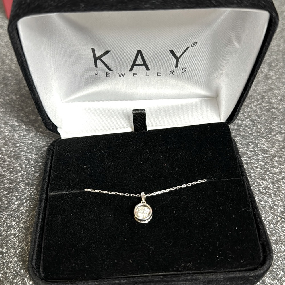 1.25 carat diamond pendant set in 10 carat white gold with chain